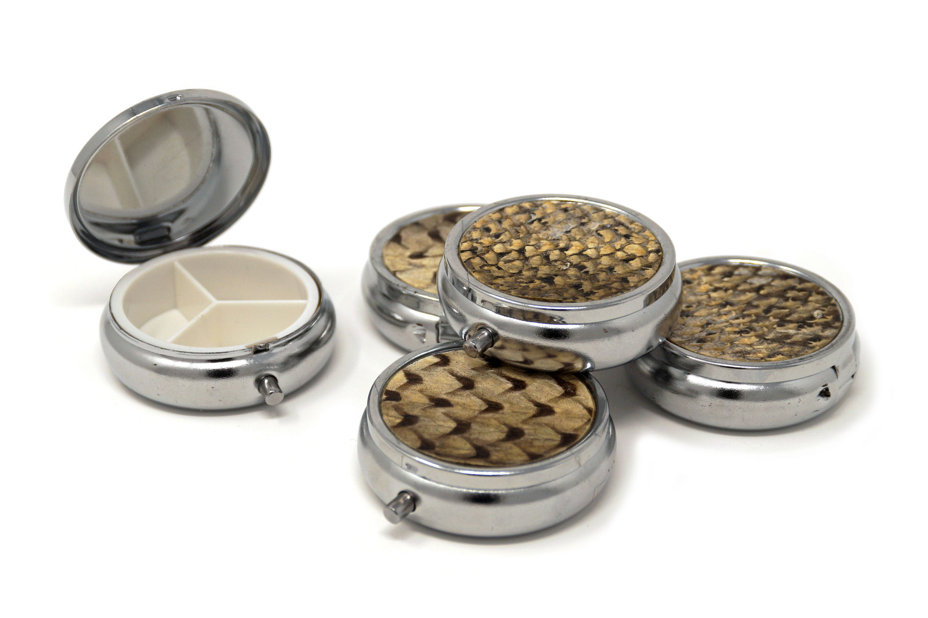 Pillendose "silber" YUPITAZE Fischleder in seiner