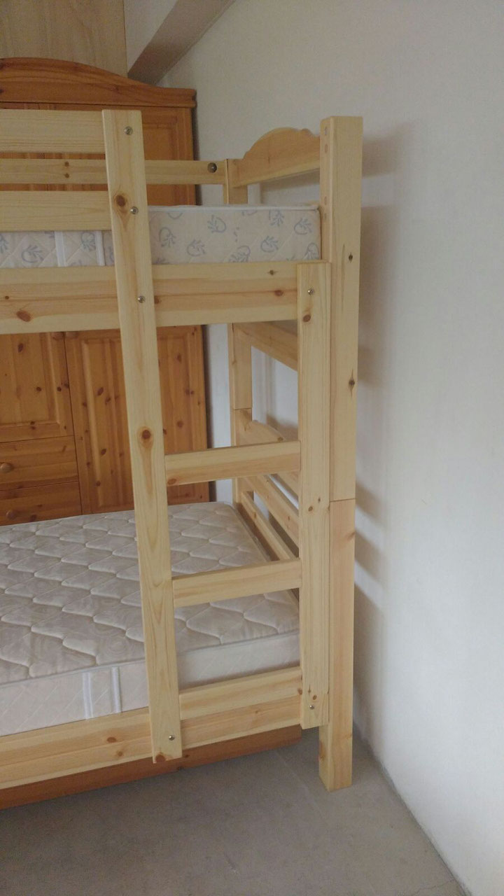 Letti Letto A Castello In Pino Progettazioni Costruzioni Servizi Arredo Pub Arredo Paninoteca Restyling Appartamento Sgabelli Pub Sedie Da Pub Sedie Per Pub Bavarese Sgabello Per Pub E Sgabelli Da Bar Sedie Per Pub