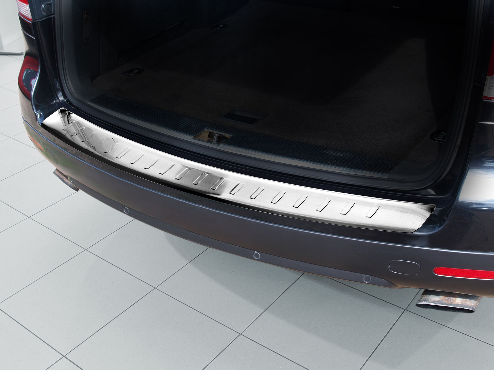 Ladekantenschutz für VW Touareg - Schutz für die Ladekante Ihres Fahrzeuges | Abdeckblenden