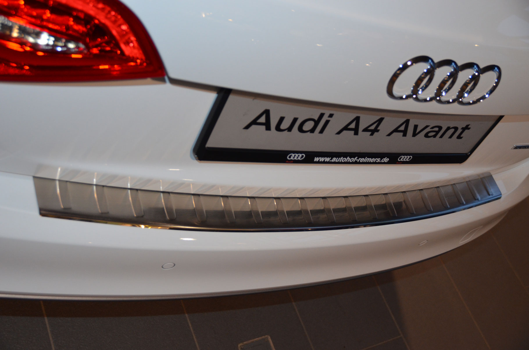 Ladekantenschutz für AUDI A4 AVANT - Schutz für die Ladekante Ihres  Fahrzeuges