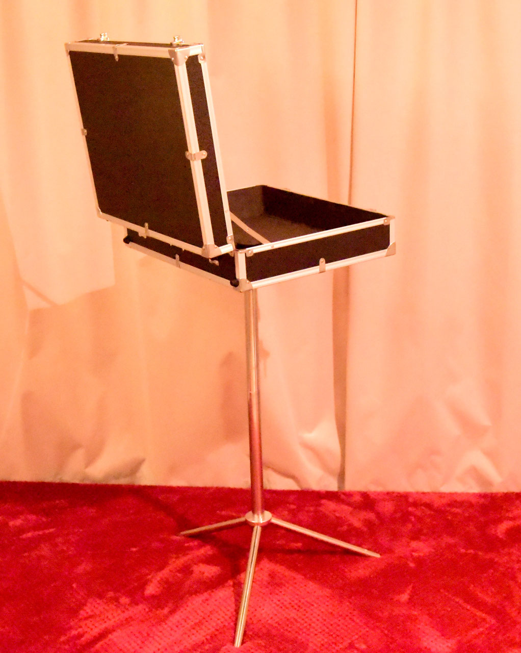 ◎魔法のトランクケース◎マジック◎手品◎ Magic Trunk Table / マジック・トランク・テーブル（脚分解式