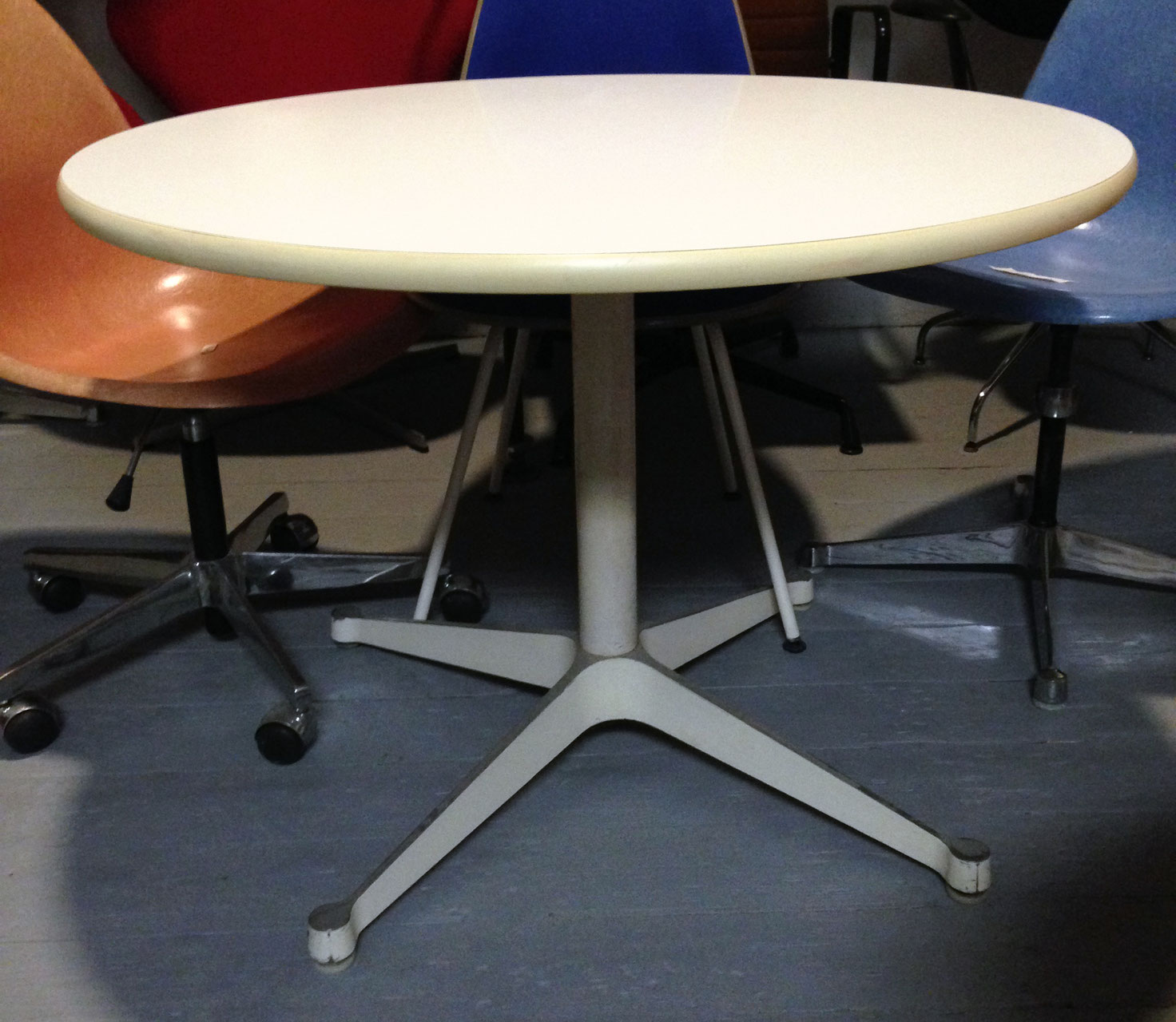 Tischlein deck dich! - designDealer - originale Designklassiker und Kunst