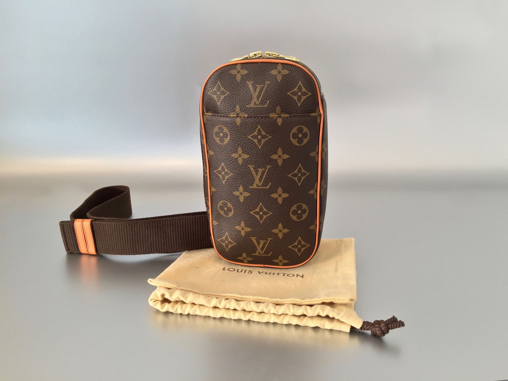Monogram pochette gange hotsell