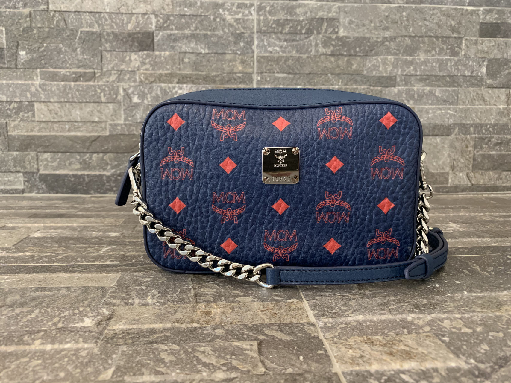 MCM Visetos Camera Bag in Deep Blue Sea Ankauf Verkauf Second Hand Designertaschen und Accessoires
