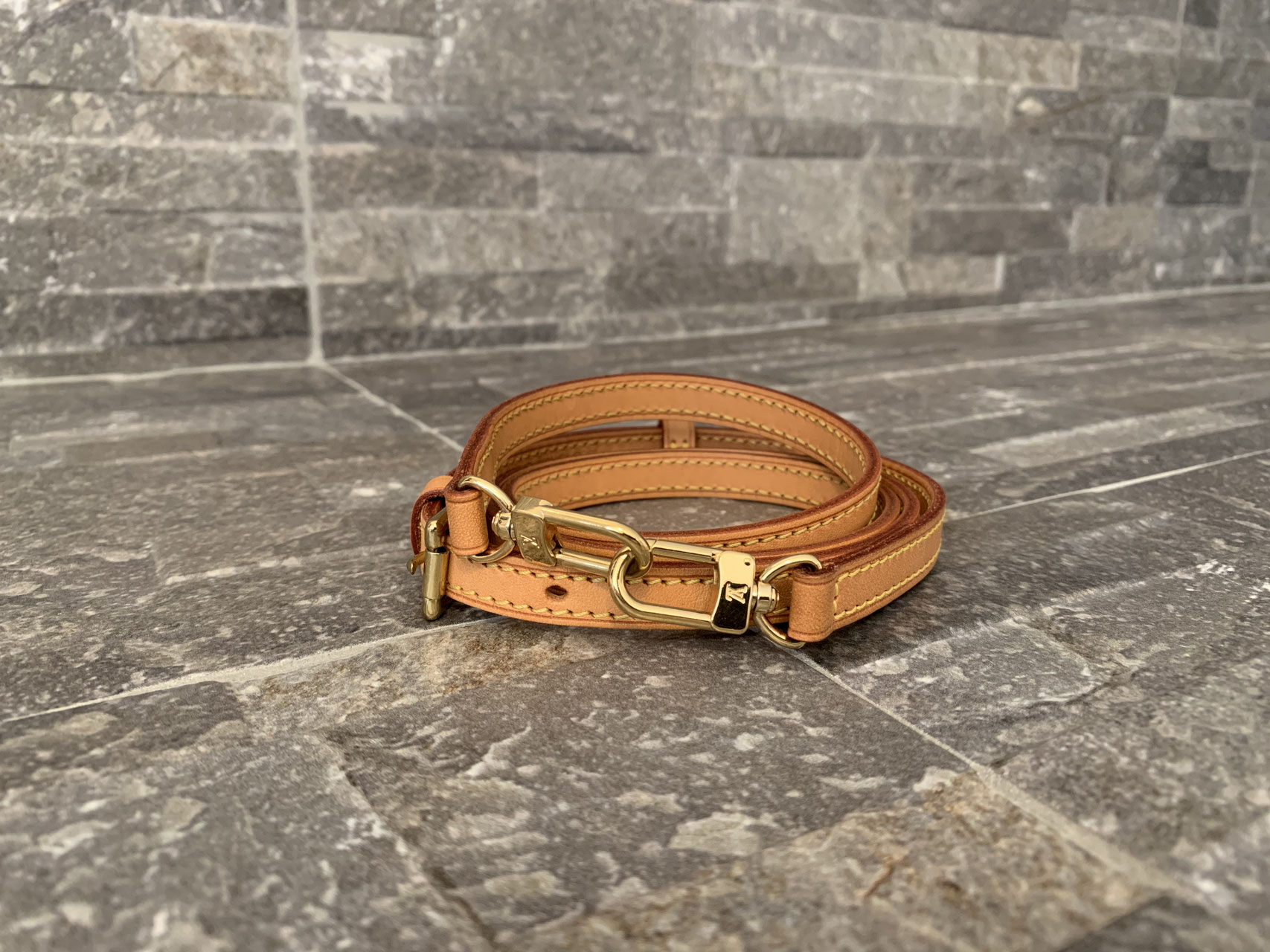 Louis Vuitton verstellbarer Schulterriemen aus VVN-Leder Ankauf