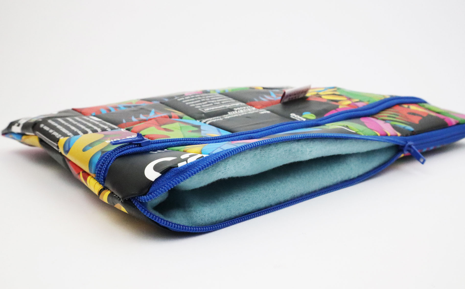 Colorful Laptop Case, Blue Zip Anne Hermine Recycling & Upcycling