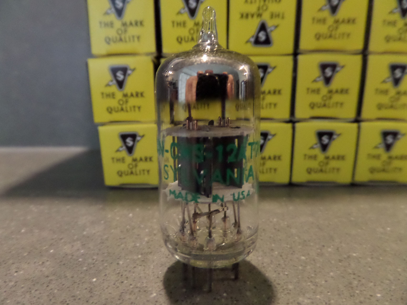 ECC81-12AT7-CV4024 - tubesandrecords.com NOS tubes for you! ECC81-12AT7-CV4024 - tubesandrecords.com NOS tubes for you!
