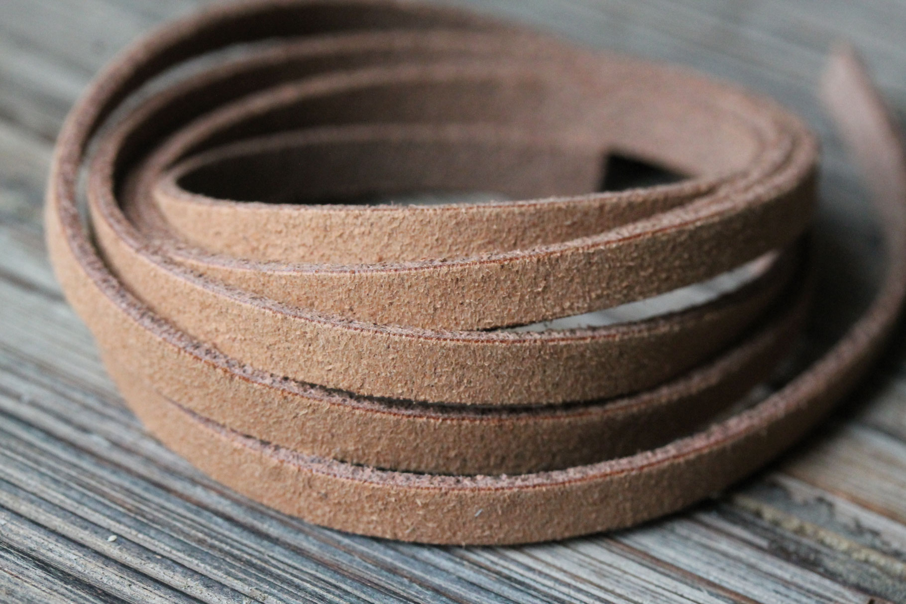 Flach - schmal - Leora-Perlengedanken: Handgemachter Schmuck, u.v.m.