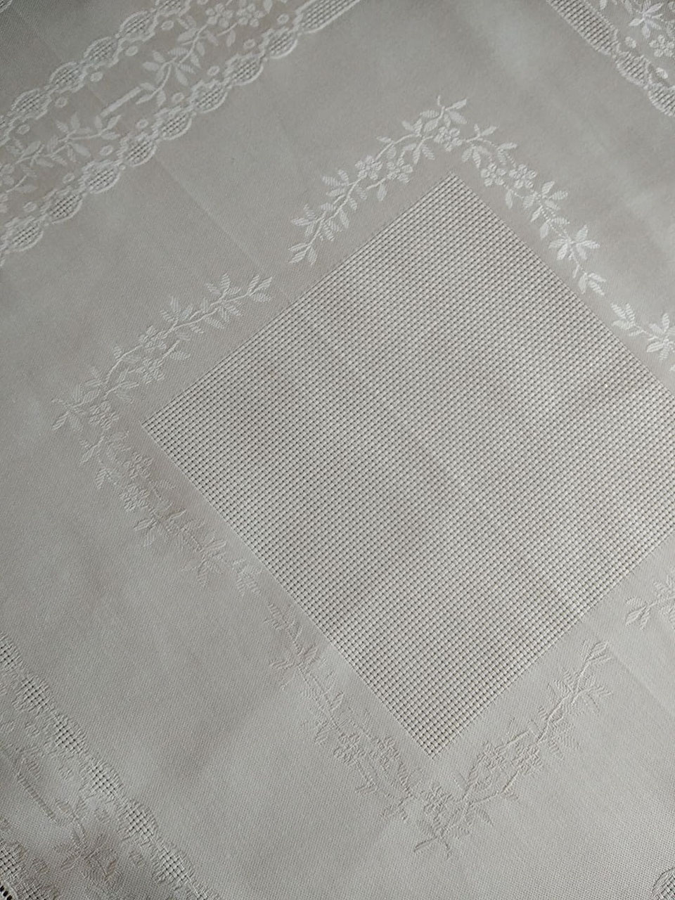 Simhomsen Runner Tavola Pasqua Con Pulcini – Ricamato, 84x84 Cm, Crema, Lavabile - 2