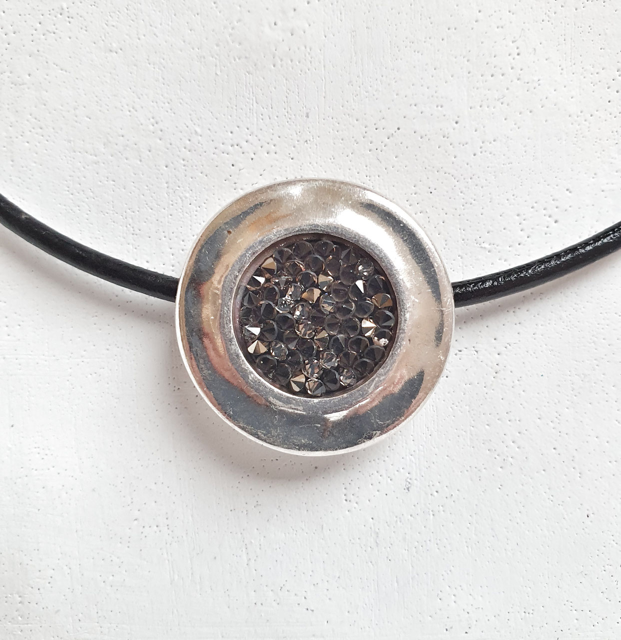 Lederketten kurz Schmuck aus Leder, Seide und individuell