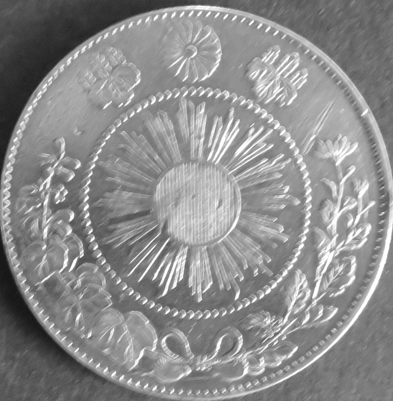 日本銀貨　旭日竜50銭銀貨　明治3.4年セット 楽天市場】（近13A）日本 旭日竜小型50銭銀貨 明治4年 大竜 鑑定