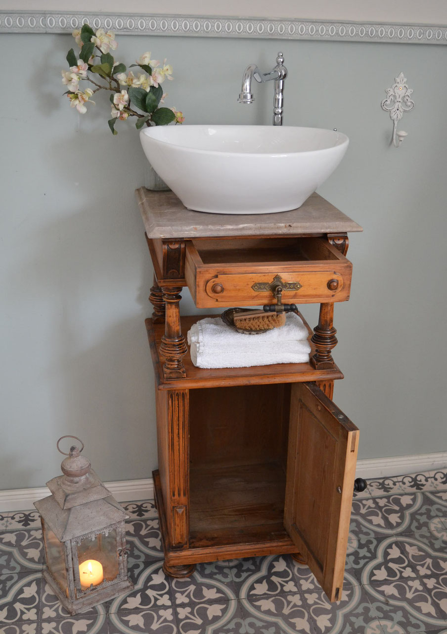 Gästebad im Landhausstil - Land & Liebe Badmöbel Landhaus