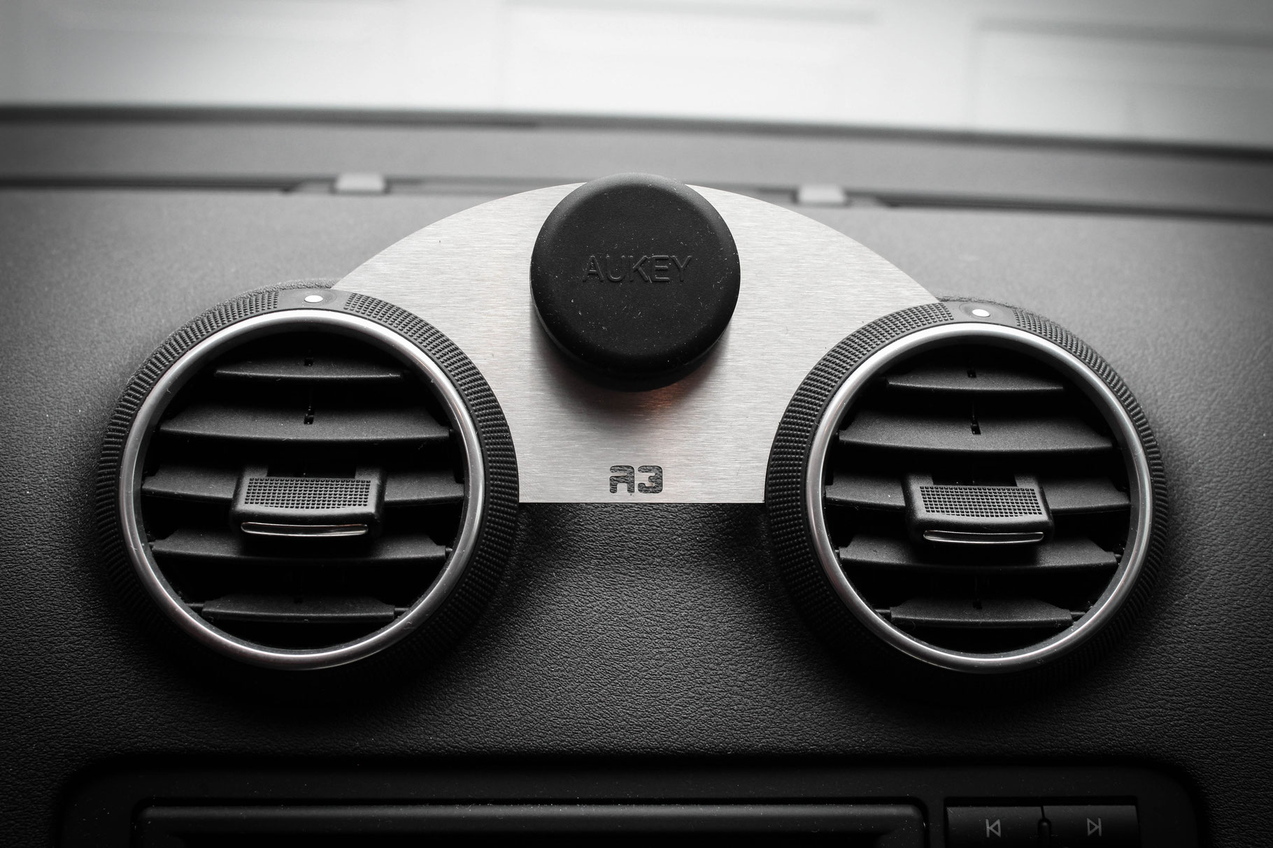  Handyhalter passend zu Audi TT 8j Bj. 2006-2014 Made  in GERMANY inkl. Magnethalterung 360° Dreh-Schwenkbar!!