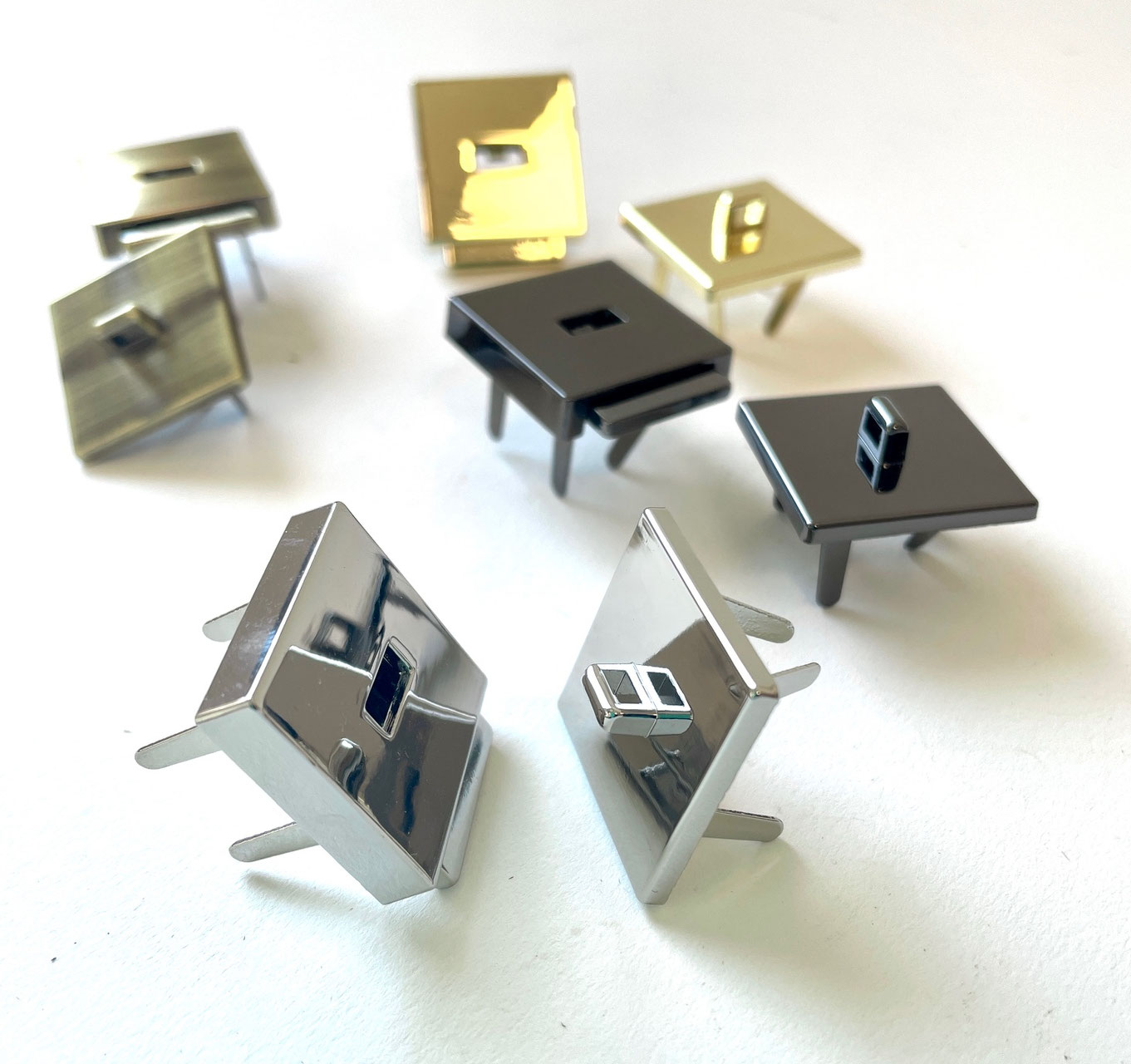 Chiusure A Scatto Per Utensili - Italia