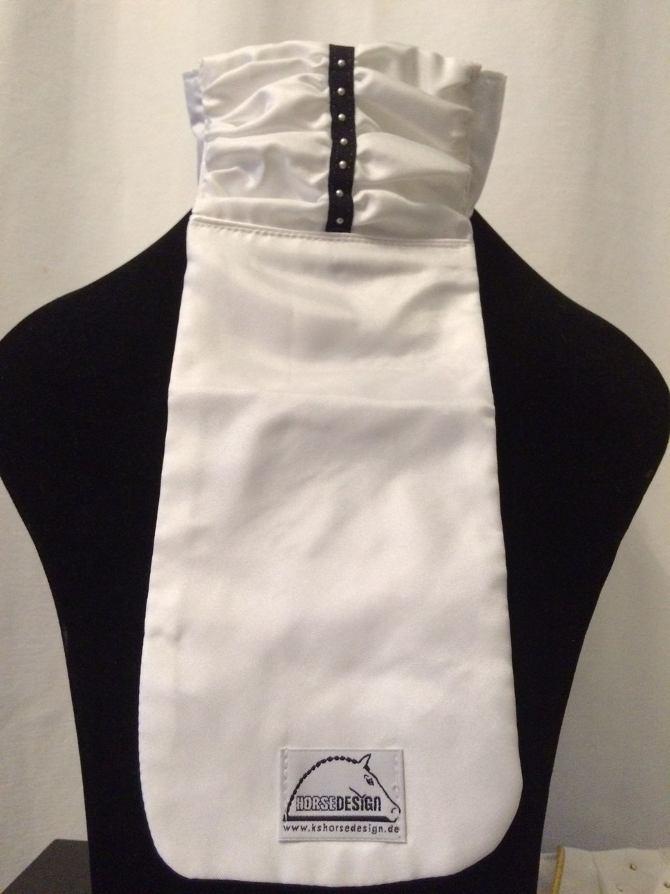 HORSEDESIGN Plastrons Individuelle Reitsportmode, maßgeschneidert in