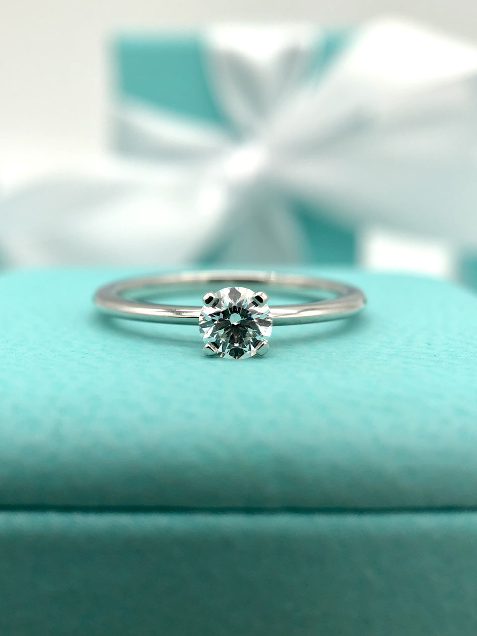 0.29 Karat True Gr. 50 5 Platin Tiffany Co. Luxus aus zweiter Hand Tiffany Co. Ehe und Verlobungsringe