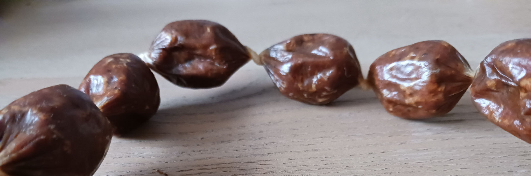 Salamipralinen vom Kaninchen - KnabberBar - Kauartikel und Leckerli aus ... Salamipralinen vom Kaninchen - KnabberBar - Kauartikel und Leckerli aus ...