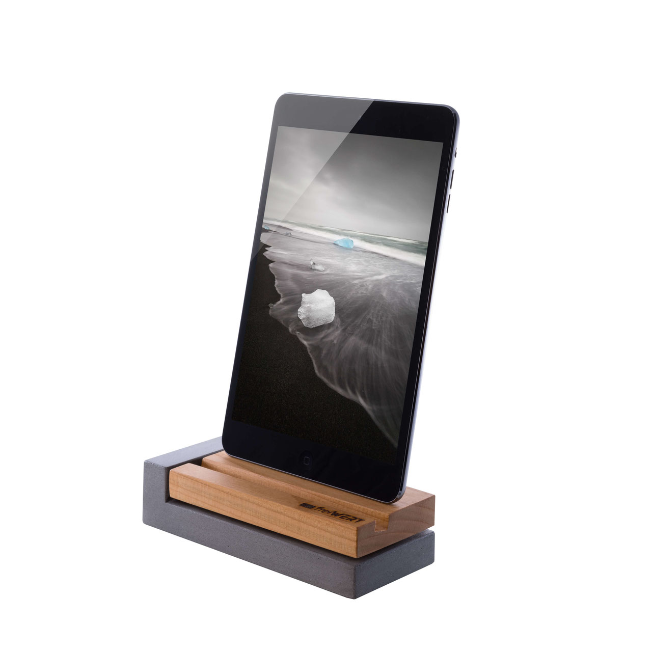 Bemo für iPhones - freiWERT iPhone Ladestation aus Holz und Beton Bemo für iPhones - freiWERT iPhone Ladestation aus Holz und Beton