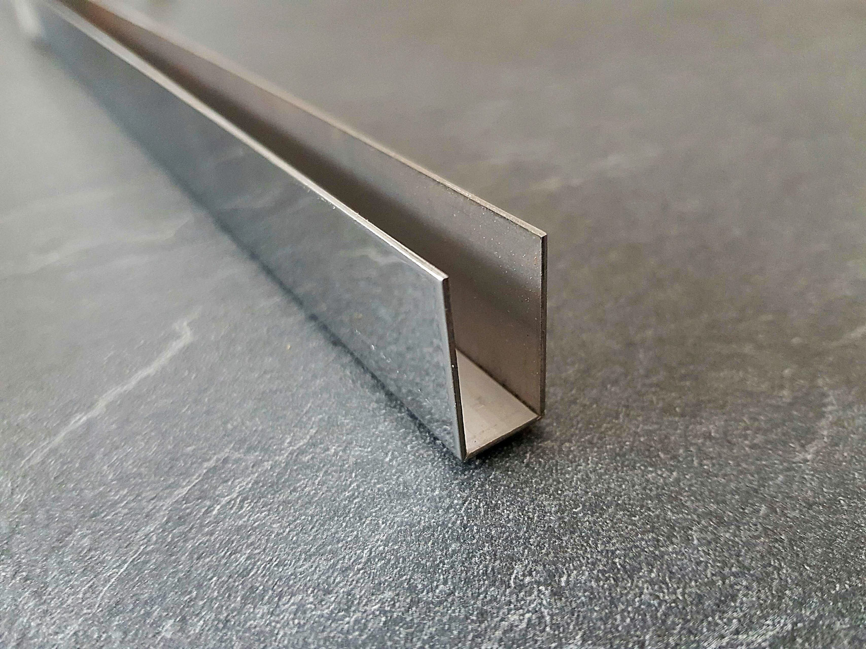 Glasprofile aus Edelstahl für moderne Duschen - Kristhal Dusche