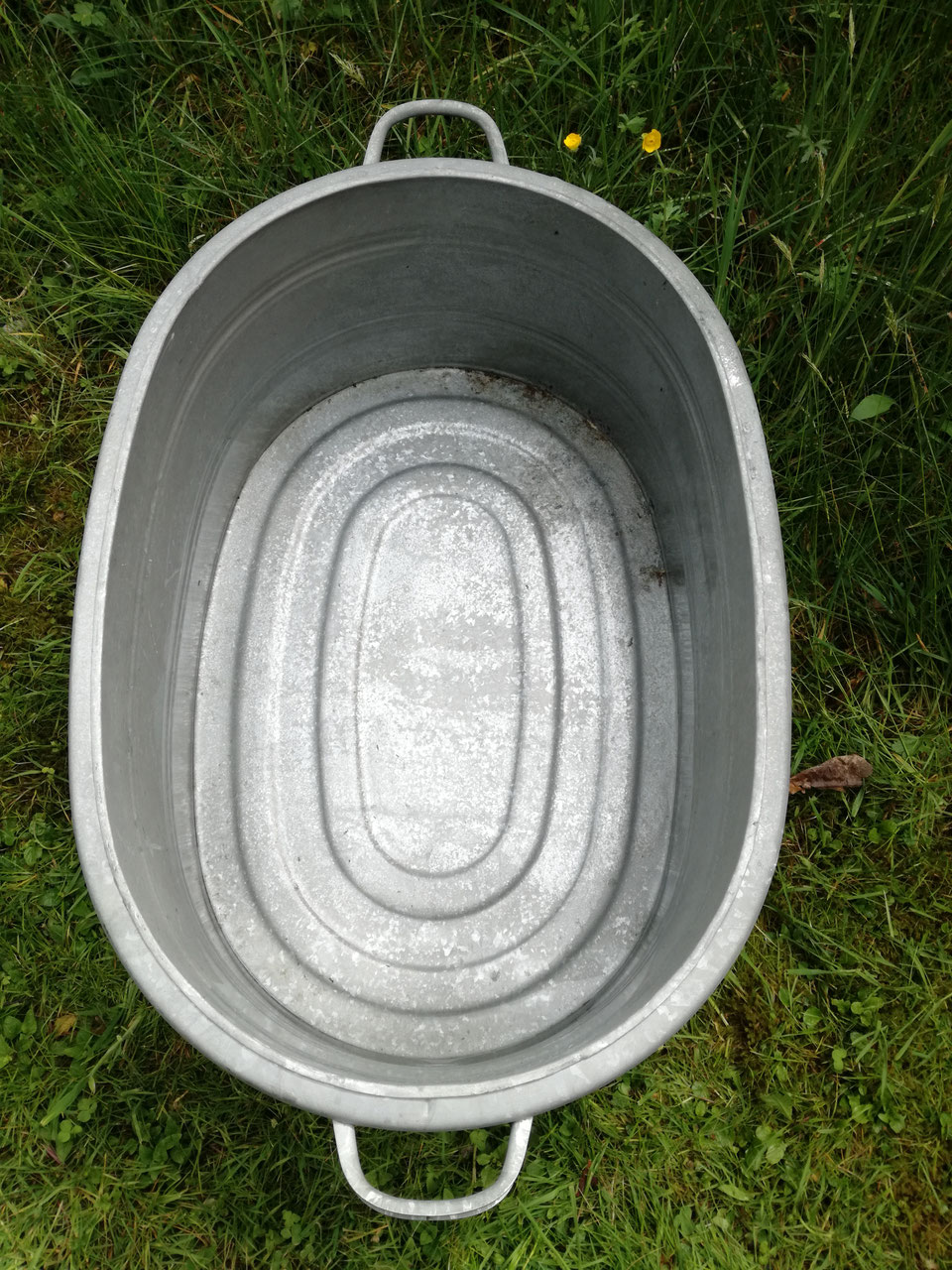 Zinkbadewanne || STAUDENSCHMUCK.CH || alte Zinkwannen, Zinkwanne, alte