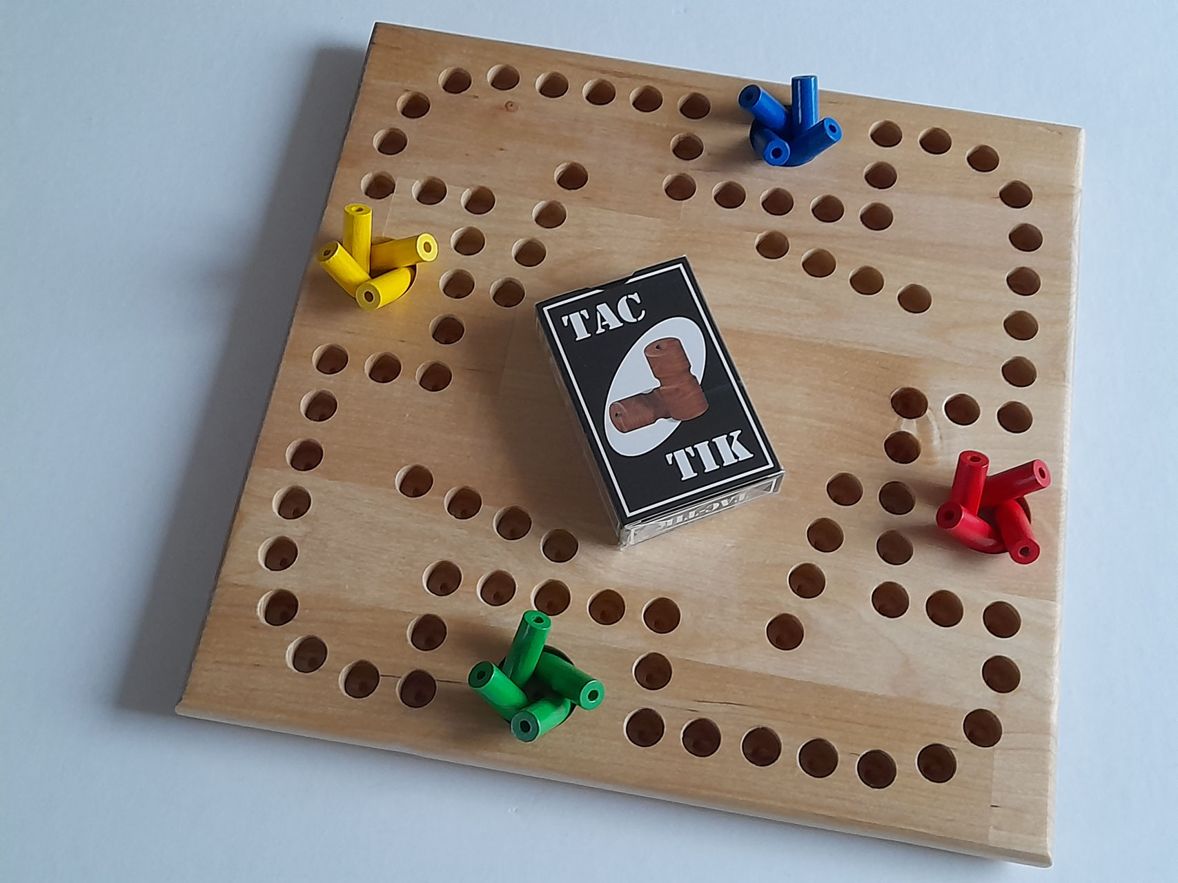 TacTik en bois 4 joueurs Jeux de cartes personnalises TacTik en bois 4 joueurs Jeux de cartes personnalises