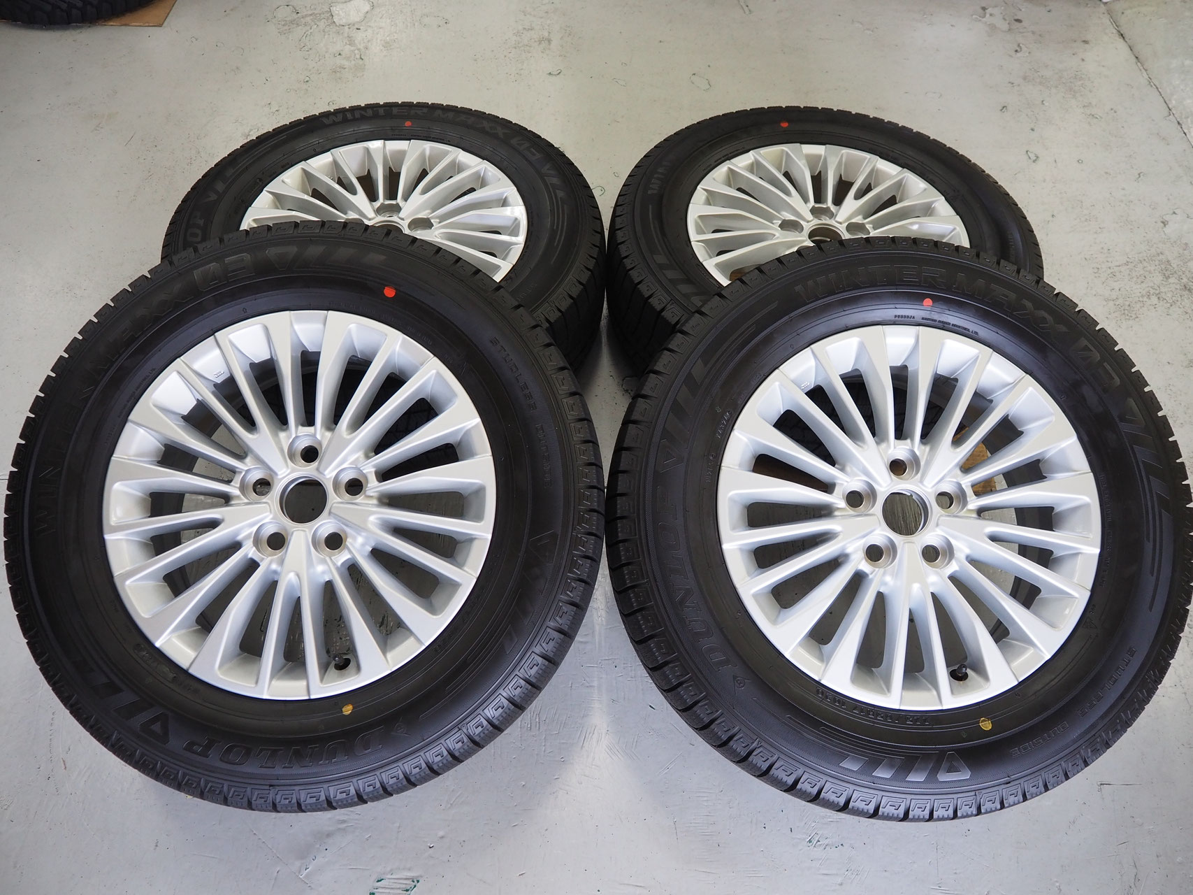 40アルファード スタッドレスセット 225⁄65R17 バリ山 - 美品 40