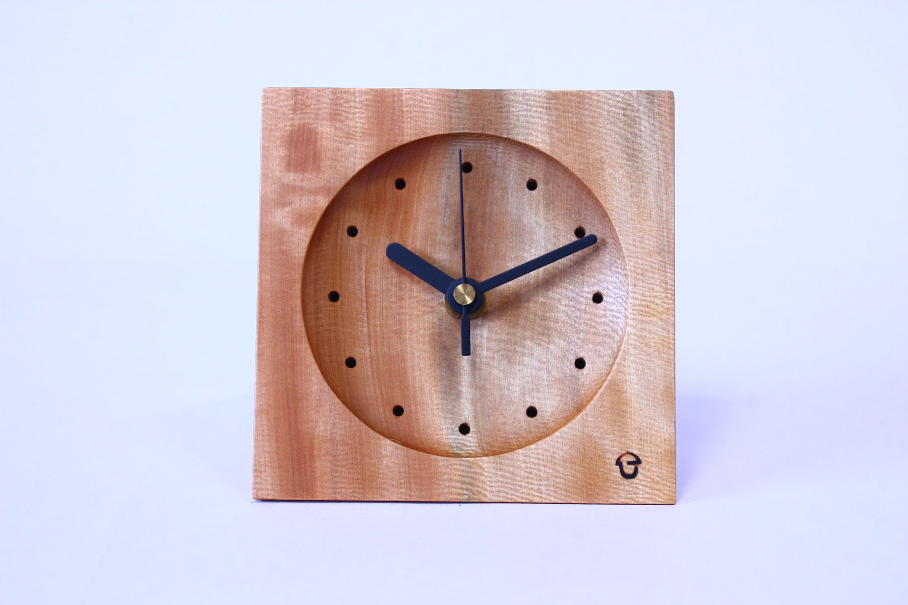 原木のハンドメイド卓上時計 木の卓上時計 - 飛騨新伝統工芸 ノクターレ