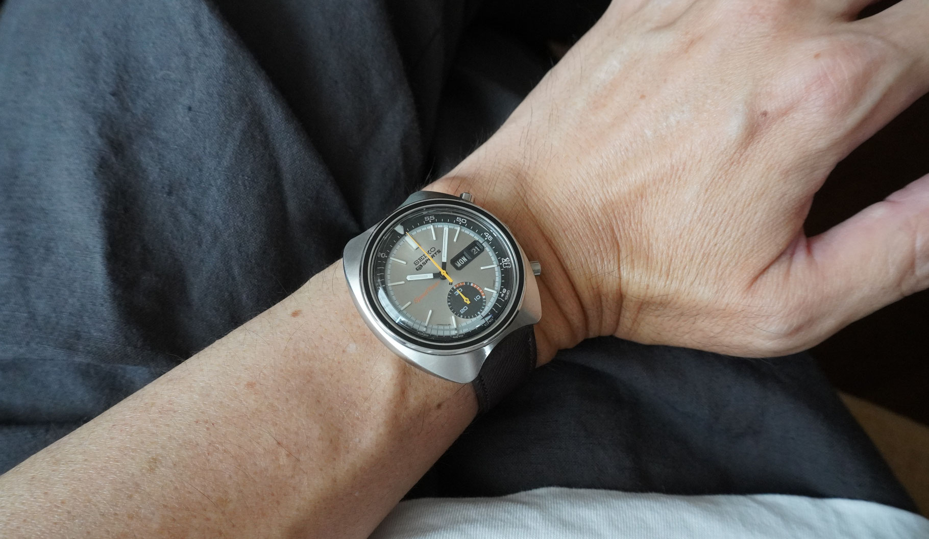 SEIKO セイコー 腕時計 レディース ローマン 金色盤面　赤ベルト SEIKO セイコー 腕時計 レディース ローマン 金色盤面 赤ベルト