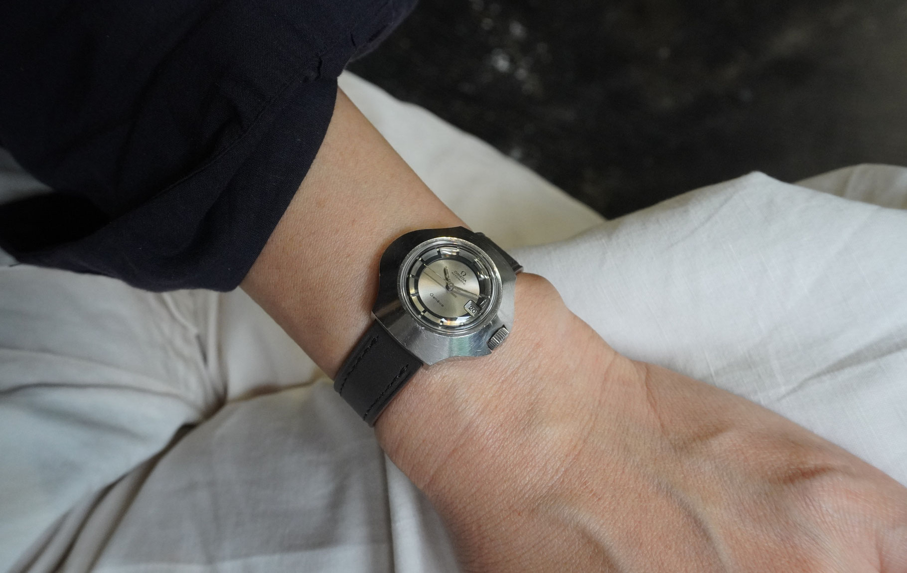 【ヴィンテージ】OMEGA 手巻き時計 レザー ワインレッド レディース ヴィンテージ】OMEGA 手巻き時計 レザー ワインレッド