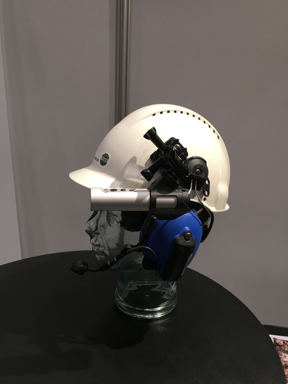 Hard hat mounted camera with real time video streaming and cloud