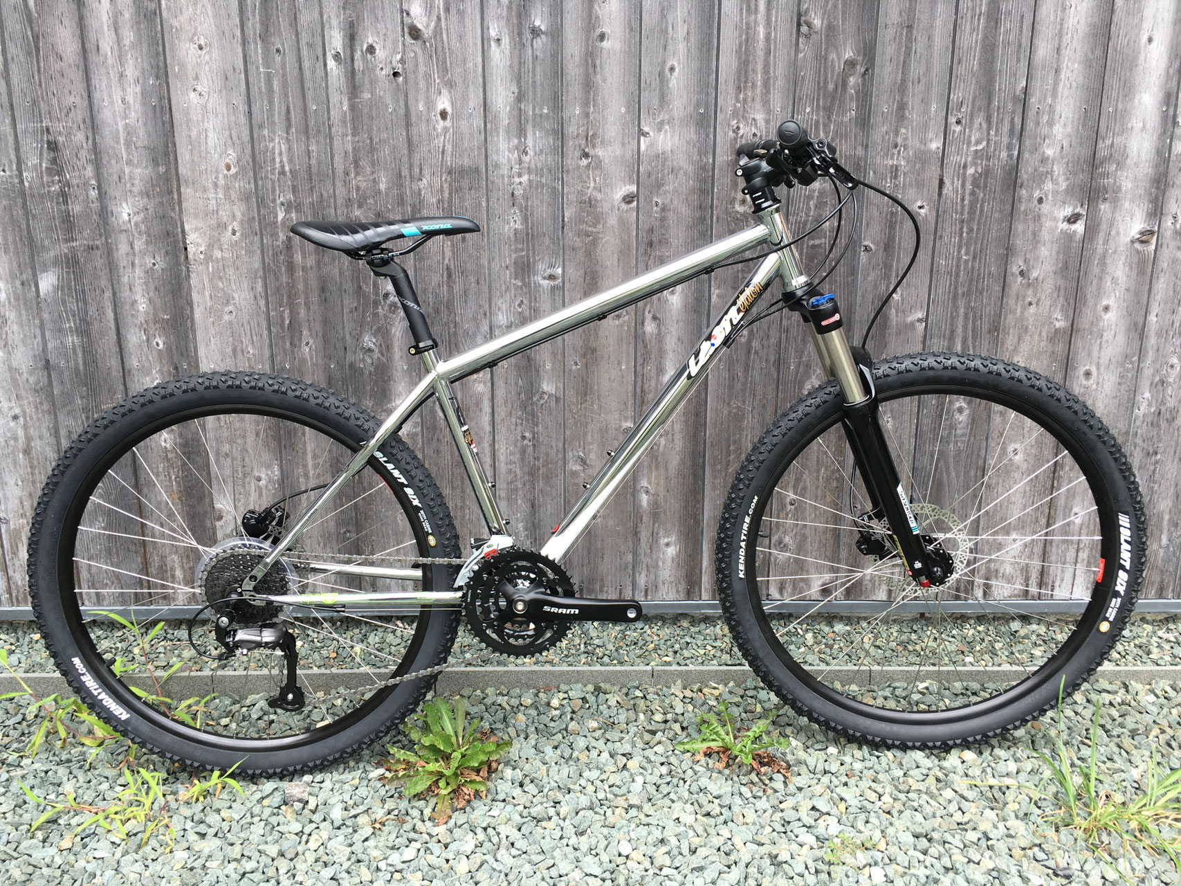 フレーム・完成車の「通販」はしておりません。対面販売のみです