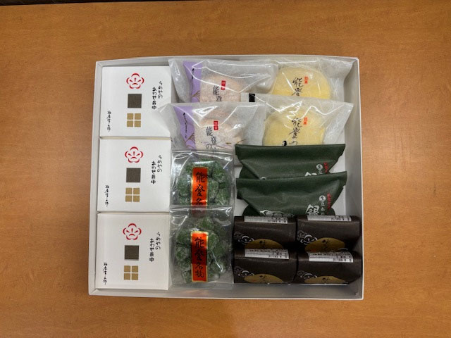 専用　詰め合わせセット 高額カード詰め合わせと公式デッキ3つ 高額カード詰め合わせと