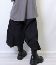 【再入荷】 個性的なフリルワイドパンツ 4,290円→1,680(税込)    