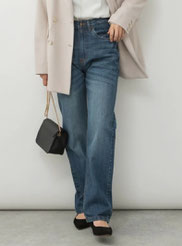 スリムストレートデニム 6,490円→3,480円(税込)  M · L サイズあり  美脚シルエットのストレートです   