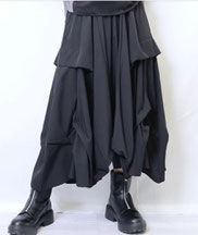 【再入荷】 個性的なフリルワイドパンツ 4,290円→1,680(税込)    