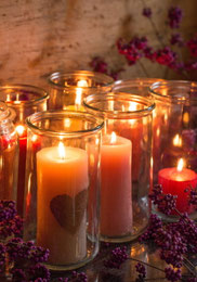 Weihnachtskarte, Weihnachten, Schweiz,  Neujahrskarte, Gutenhof, Priska Ziswiler, Ettiswil, Fotokarte,  rote Kerzen, Kerzen, Kerzenlicht, Kerzenlichter, Laternen, Windlicht, Kerzen im Glas, A5, Hochformat, hochformatig
