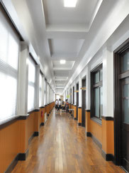 平成25(2013)年文化祭　大改修後の東側1階廊下。