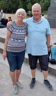 Evelyne und Roland erwiesen sich als kämpferische Spieler. Letzte Runde  gegen Christa und Honoré: Letzterer hatte noch keinen Punkt abgeben. Es entbrannte ein heißes Gefecht, das nach 55 Min. mit 11 zu 8 knapp an die turniererfahrenen Routiniers ging.