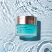 HL Bio-Repair Cellular Firming Gel im offenen Tiegel – türkisfarbenes Gel, liegt in Wasser mit feiner Kräuselung, Pflege nach PMU, Plasma Pen, Microneedling, Laser & Dermabrasion, beruhigend, feuchtigkeitsspendend, regenerierend