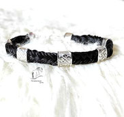 Filigranes Pferdehaararmband   Zopfmuster 5 flach geflochten  5 Hülsen, Karabinerverschluss  Durchmesser ca.6mm 