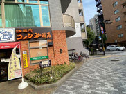コメダ珈琲店沿いに右へ