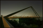 Fußgängerbrücke im Düsseldorfer Medienhafen 