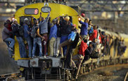 Hora punta en Soweto, suburbio de Johannesburgo (Sudáfrica).