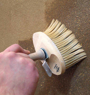 Kaseingrundierung auf Lehmputz