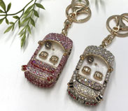 チャーム  1,650円→880円(税込）  『クルマ』  約6×3cm