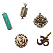 Anhänger aus Nepal – traditionelle Schmuckanhänger für Malas