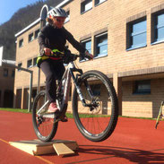MTB Vorderrad über hindernisse heben - Bike Grundlagen Kurs