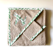 Cape de bain en éponge beige ara vert