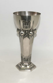Schützen Pokal, Jugendstil, 16.Bundesschießen Hamburg 1909, 800er Silber, 25,4cm, €1100,00