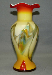 Kleine Jugendstil Vase,mehrfarbiger Innenfang,geschweifte Form,mundgeblasen,21cm , € 65,00